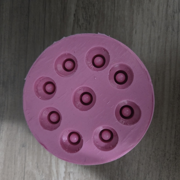 Busy Bee Silicone Queen Cell Mold - Picture 2 of 4